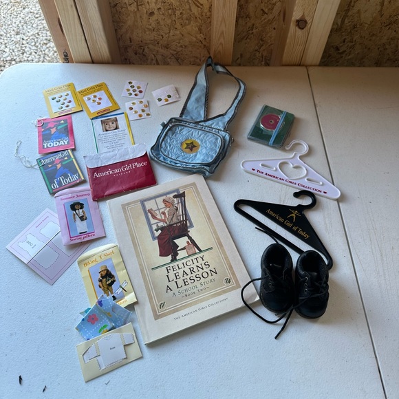 American Girl Felicity Learns a Lesson Set with Blue and Black Accessories - Picture 1 of 6